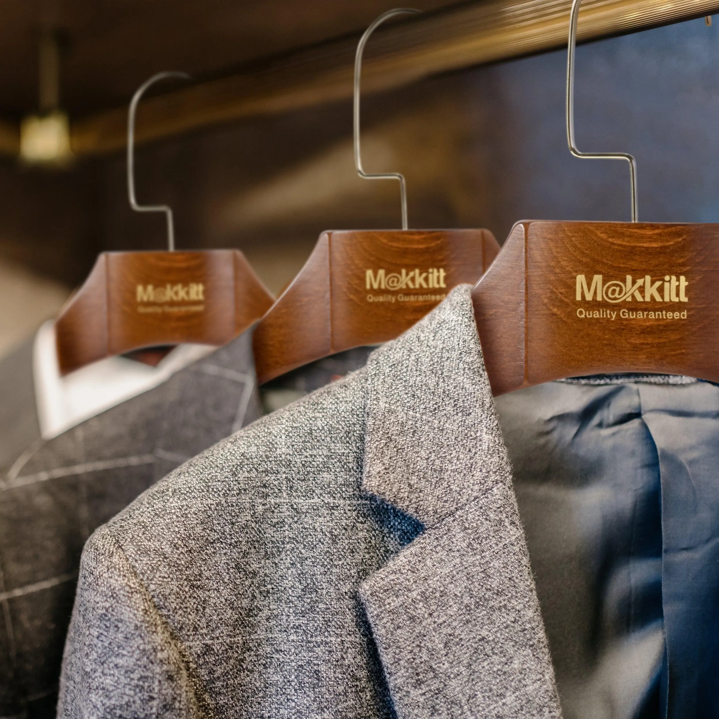 MAKKITT Luxury Wooden Hangers (Set of 2)