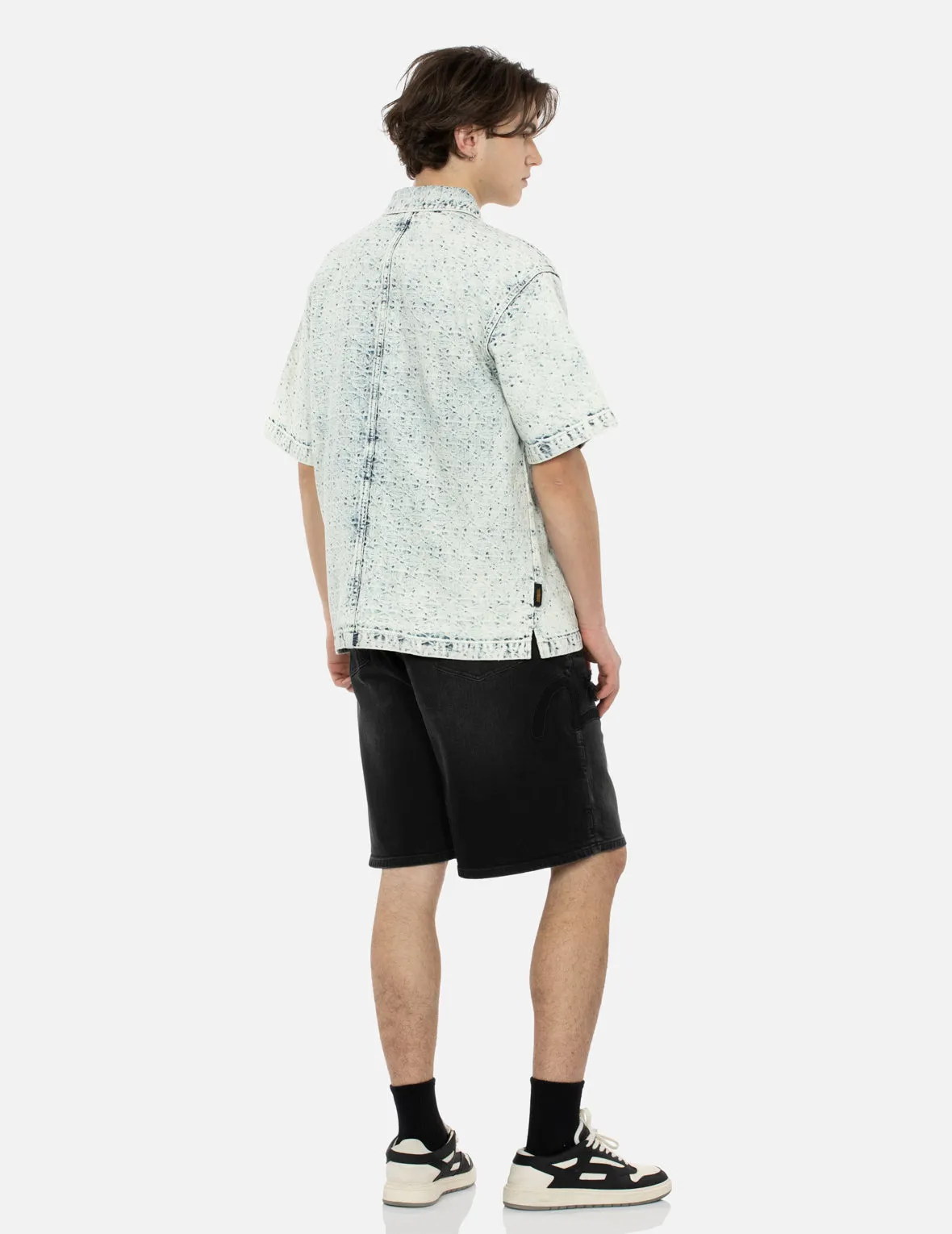 Seagull Appliqué Embroidery and Godhead Print
Relax Fit Denim Shorts